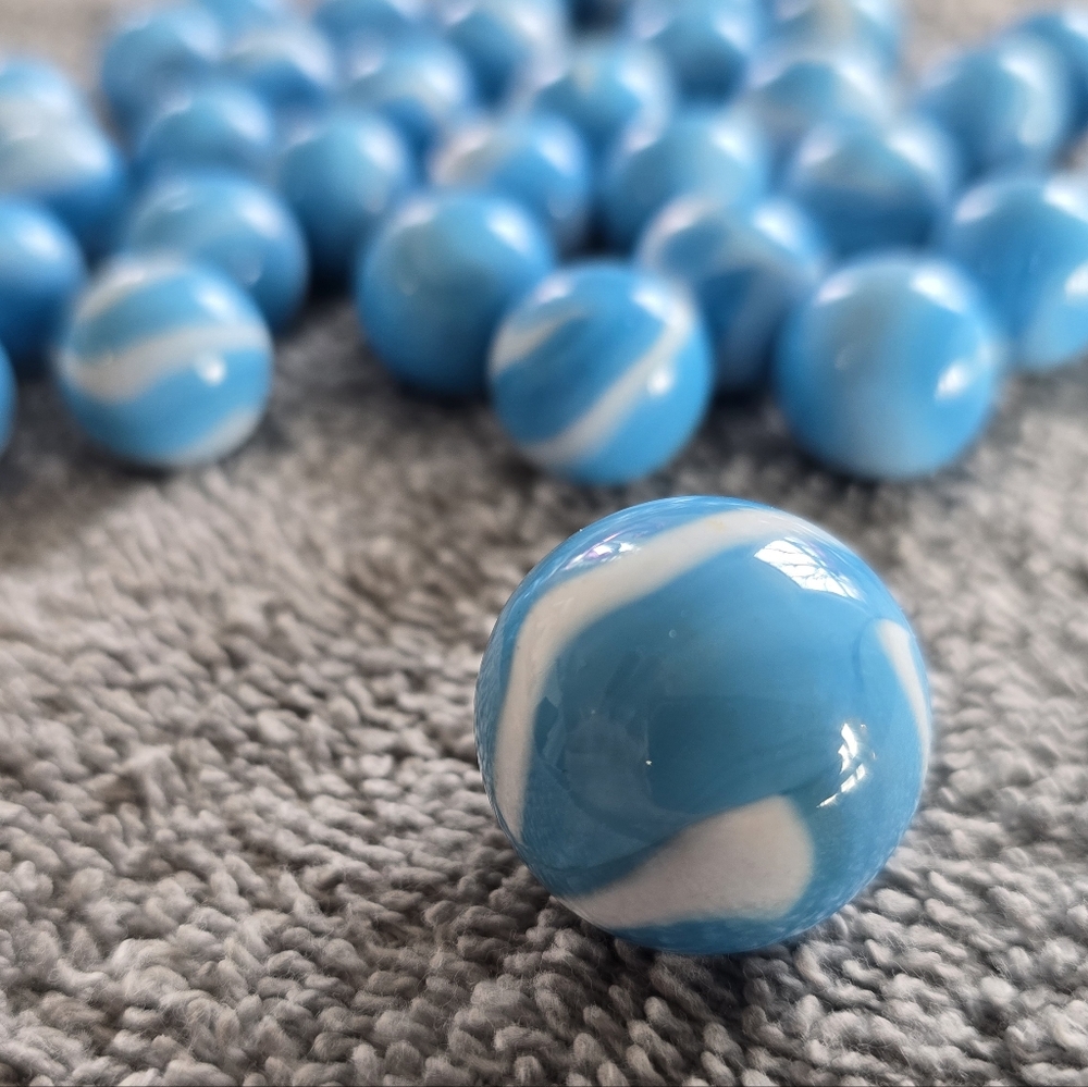 Vintage Blue & White Corkscrew Marbles Set (40) w/ 2 Shooters – Mid-Century Glas